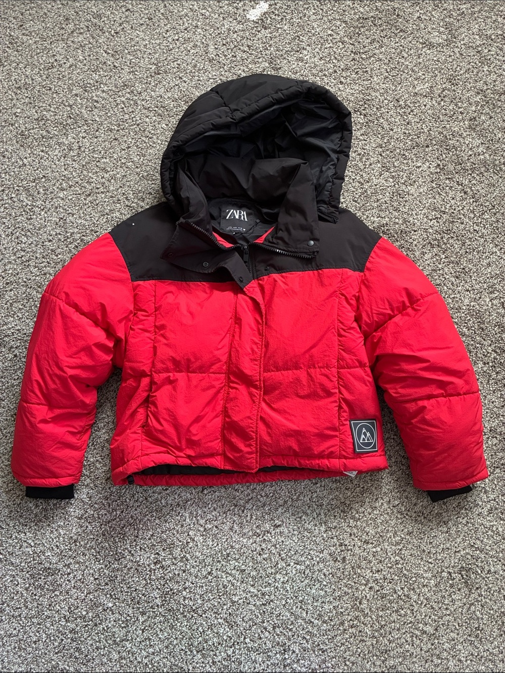 🦋 NWT $125 (Approx) Zara Red & Black Puffer Jacket with Hood